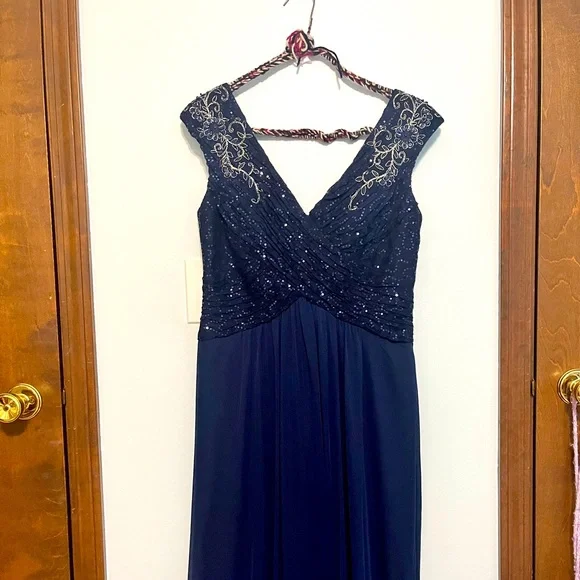 Melrose Bridal | Dresses | Navy Glittery Formal Dress Size 6 Melrose Bridal  | Poshmark
